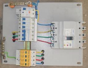 配电箱里途中的接地电器原理是啥?或者此图的