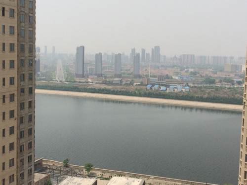 准备买房子,在西房山20层和东房山22层中选择