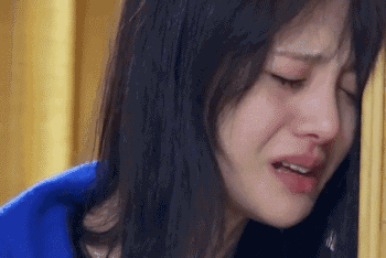 郑爽抽烟竟引起轩然大波,但这就让形象坍塌了?