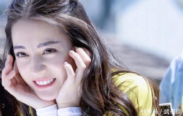 女星如何卖萌?赵丽颖嘟嘴,郑爽撅嘴,热巴堪称