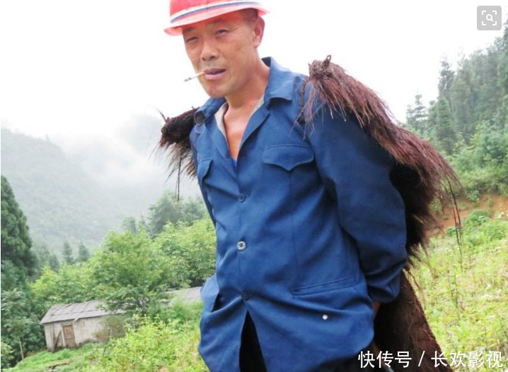 六岁男孩掉进沟里,爬起来手上沾满蛆,多年后发