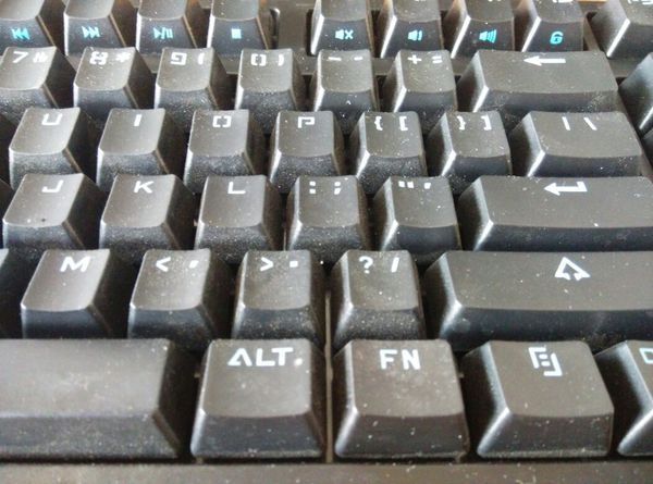 游戏键盘上的 f1-f12下面画的符号,就是浏览器,