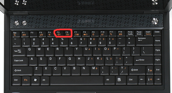 清华同方笔记本显示屏亮度怎么调_360问答