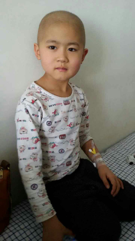 家的小孩生病了 很严重 得做好几次什么骨穿 家