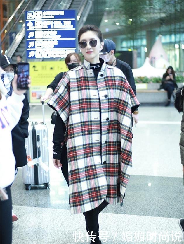 圣诞节秒入戏 李宇春杨幂都穿了些什么红在身