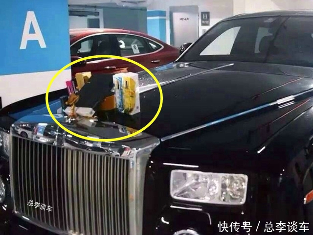 微商去地下车库,偷拍劳斯莱斯炫耀,没想到碰到