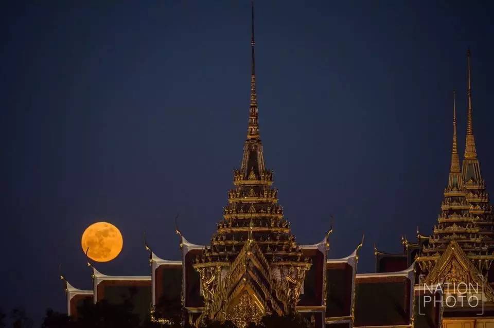 全球各地超级月亮大比拼,新加坡的真令人心塞~