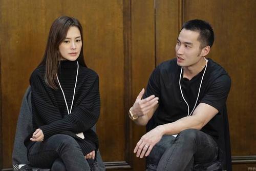 阿娇赖弘国互动少，李小璐贾乃亮同台显尴尬，明星也是塑料爱情