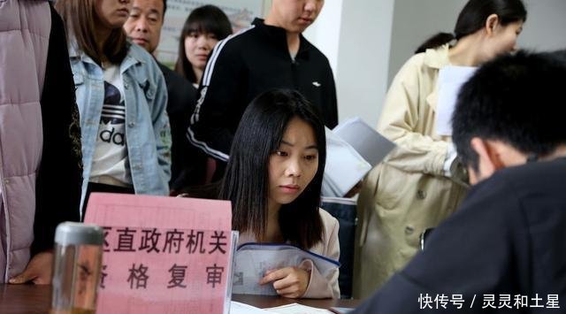 公务员考试总成绩第一, 没被录取, 只因第二名更