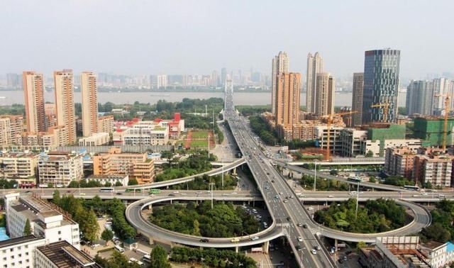 中国十大最美城市排行榜 t01fad4021546f419c1.jpg