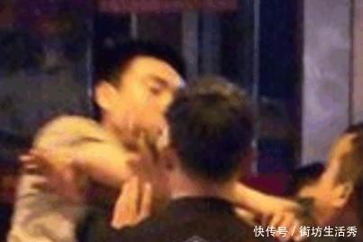 男子和兄弟去聚餐, 等了2个小时后要退菜, 店家: 没钱就别来丢人