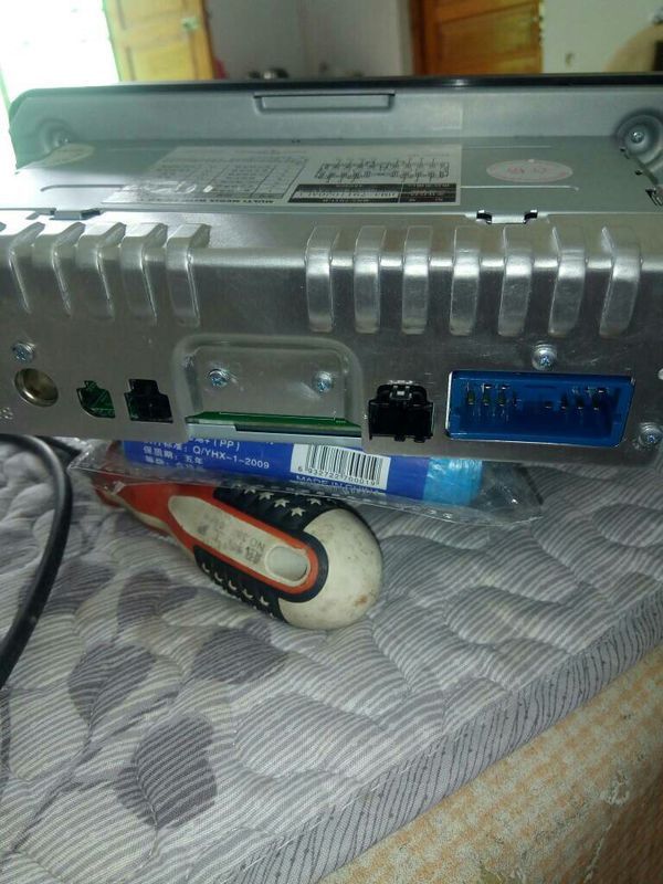 从风行s500拆下来的 显示屏 在下面用电瓶接 能