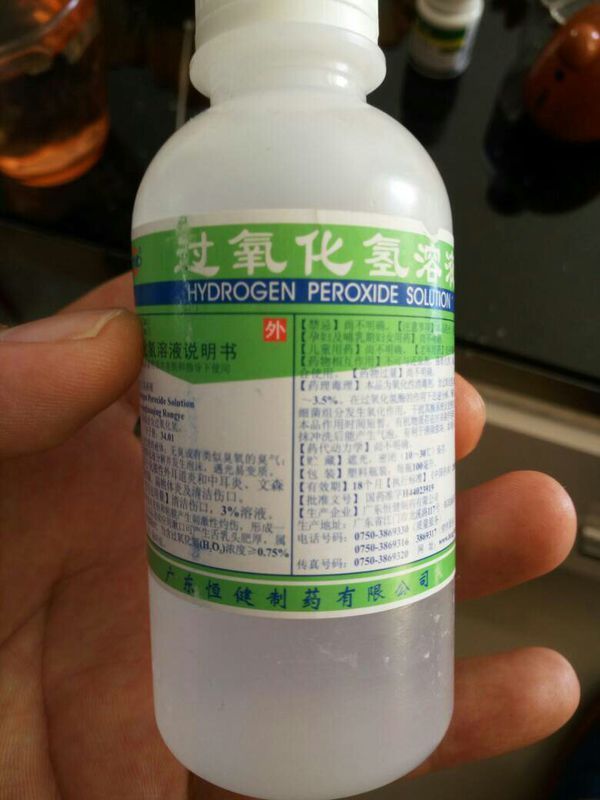 涂了这种双氧水之后。手上忽然就起了好多白色