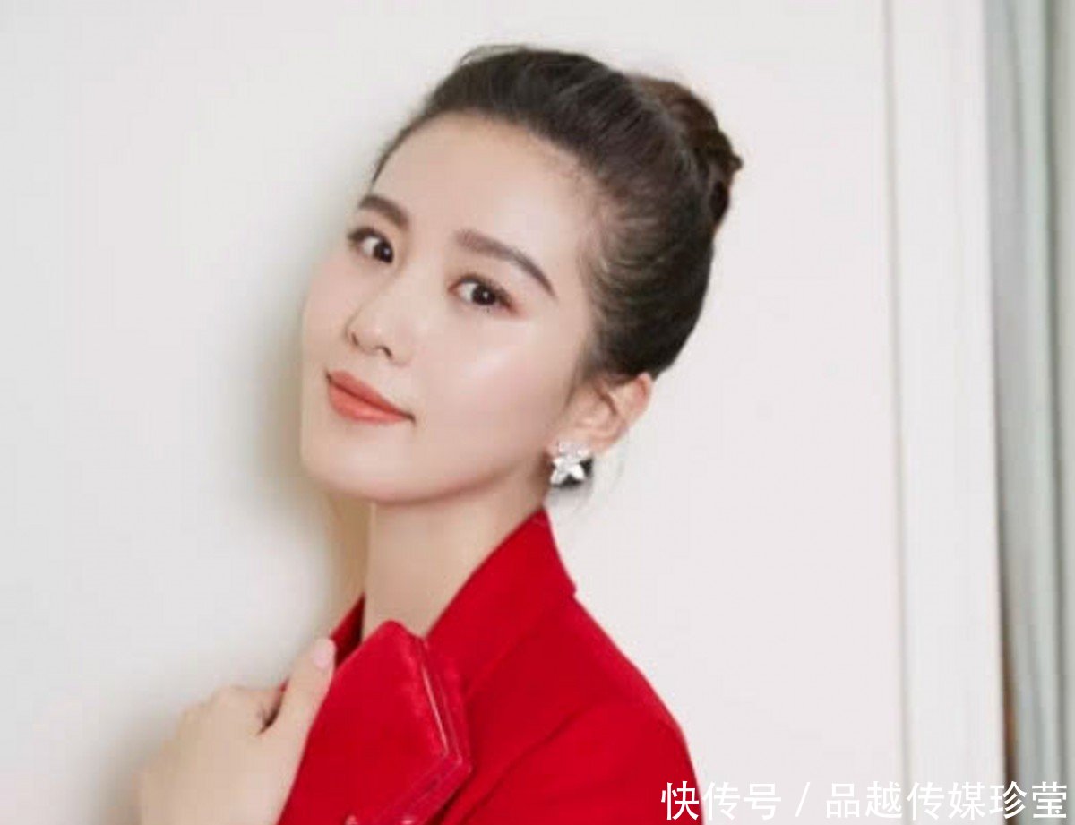 刘诗诗穿红裙体态丰腴,网友微胖的刘诗诗更有
