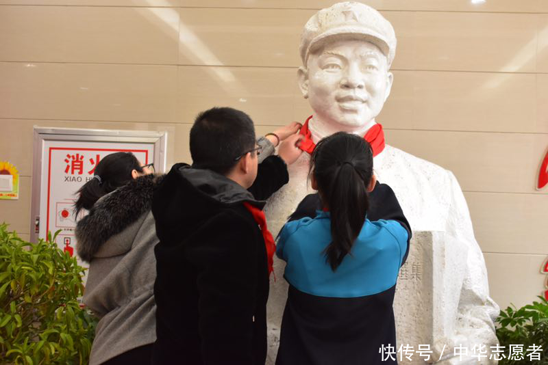 大南关小学开展学雷锋树新风争做美德少年系