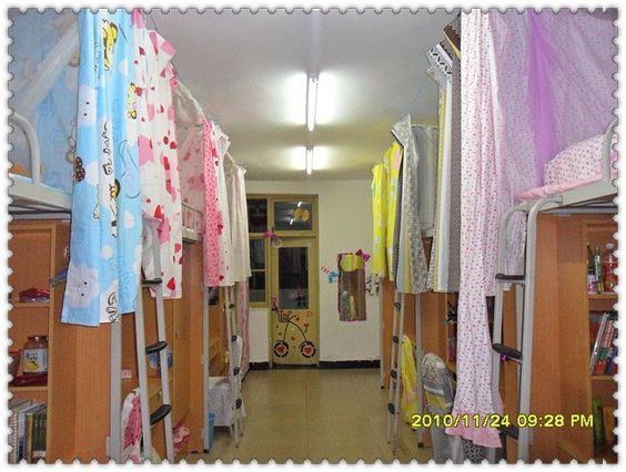 求四川外语学院成都学院的女生寝室照片_360
