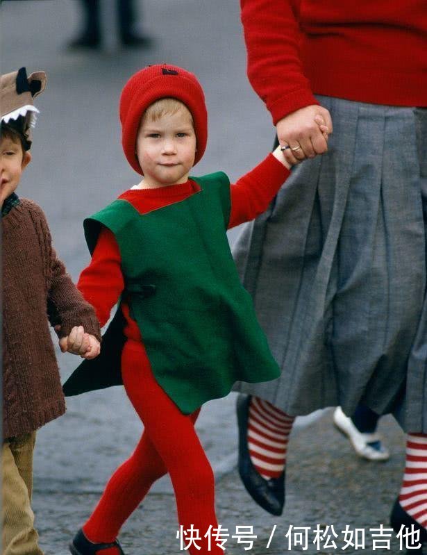 哈里王子小时候在学校圣诞剧中扮演牧羊人和精