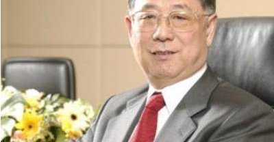 他是栗裕部下的开国上将,一个儿子成为商业巨头,其他两个更是大