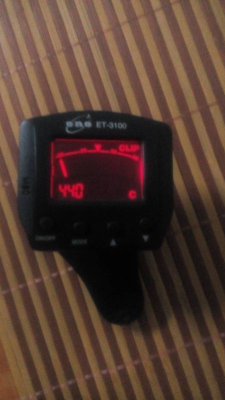 这调音器怎么用?字母还有C G B V,上面字母有