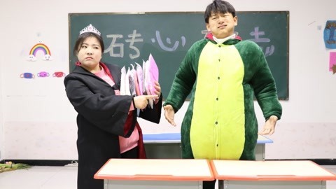 美女家务事 粘土不翼而飞，小晴用“变胖卡”寻找幕后凶手，到底是谁呢？