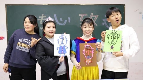 美女家务事 同学们用粘土做丁老头，没想女同学做成了老太太，太搞笑了！