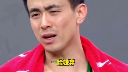 CBA热辣资讯 两个已婚男人的友情！小丛和弗格这操作看的赵继伟一脸嫌弃！