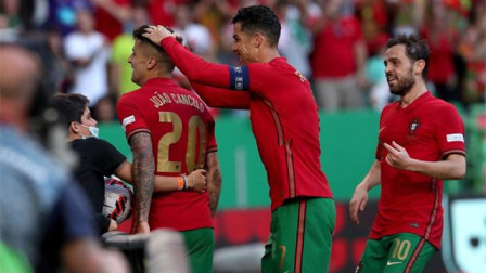 国际足坛辣报 欧国联-坎塞洛格德斯破门B席两助 葡萄牙2-0捷克