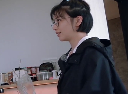 我家那闺女2 闺女日记 第37期：阚清子在家云K歌