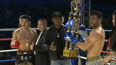 “波斯弯刀”击败悍将刘海南, 泰拳王子播求亲自颁奖