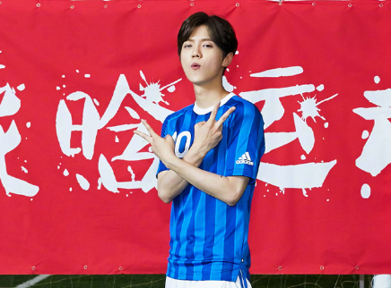 芒果捞星闻 2023 鹿晗踢足球被网友偶遇