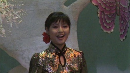 央视1987春晚 殷秀梅《春天 你在哪里》，满面笑容寻找春天