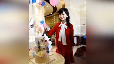 屏行星乐汇 冻龄女神黑发红衣气质不俗