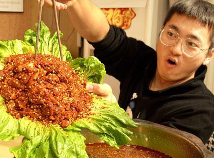 盗月社食遇记 2020 在家开海底捞，把妹子脸打了