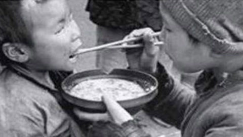 经典传奇 家里房屋无故出现很多小洞 五岁儿子竟拿土当零食