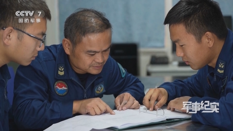 《军事纪实》 20251029 士兵工匠 空军篇 第3集 战机“医生”廖荣民