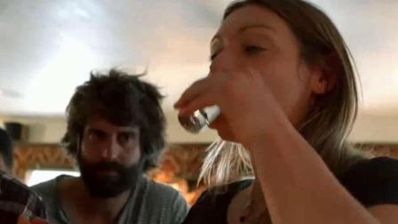酒吧推出黑暗鸡尾酒，由传奇脚趾头泡成