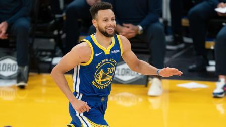 NBA热辣资讯 水花即将合体！库里：能看到克莱重新享受篮球 这非常棒！
