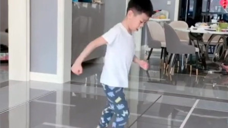少儿体适能训练 注意不要扰到楼下的邻居