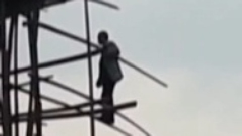 播报多看点 职业跳楼哥被捕 候鸟老人陆续南飞