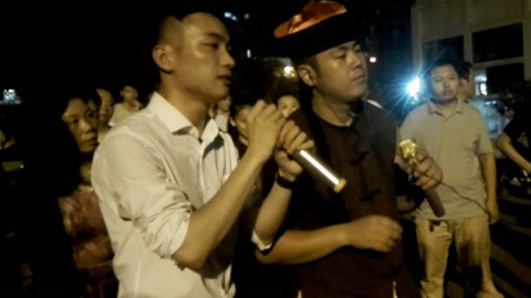 唱罢吹灯 白衣帅哥现场翻唱《绅士》一开口差点跪了