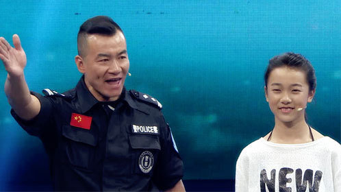 爸爸请回答 “神枪手”警官老爸闪亮登场 萝莉小模特现场走秀
