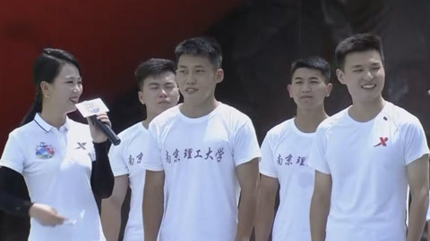 男生女生向前冲第十季 健身达人第一关遗憾落水 江南大学最后更胜一筹