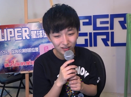 818超女聊天室 黄汐源欲假发高跟上演变装诱惑