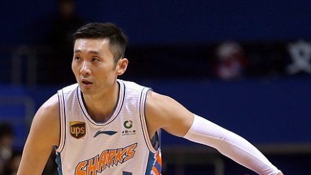 CBA 18/19赛季 上海VS北控第一节：刘炜强势抛投入网，上海27-29北控
