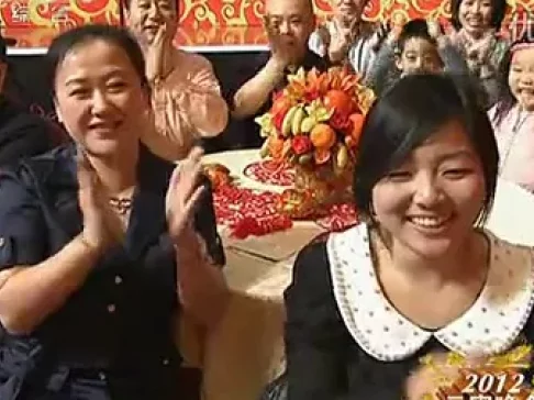 央视2012元宵晚会 歌曲《带着爸妈去旅行》徐子崴 王莉