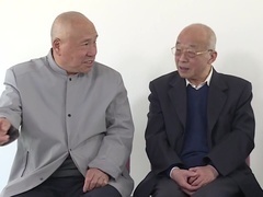 选择2019 男嘉宾找老伴山东旅居 咨询婚前财产问题