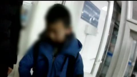 城市直通车 熊孩子离家出走  交警送回家
