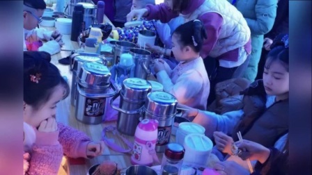 嘻嘻娱乐 2017 11月 钟丽缇晒女儿新戏片场照 小考拉要正式出道了 171126