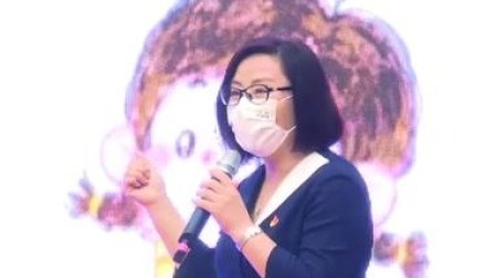 伏案读书，仰望星空