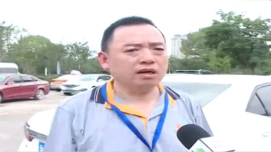1818黄金眼 喝了外带奶茶 情侣被请出餐厅